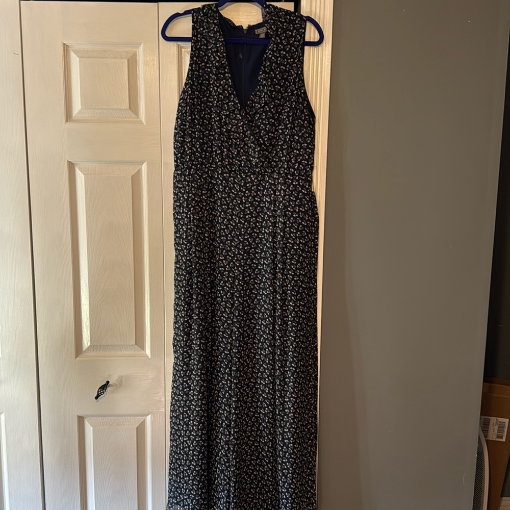 Point sub women’s jumpsuit. With belt.